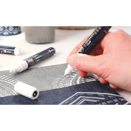 KREUL 92751 Textile Marker Opaque Black and White, 2 x Medium, 2 x Fine, Fabric Colouring Pens for Textiles Made of Cotton, Batiste, Linen, Silk and Blended Fabric up to 20% Synthetic Fibre Content