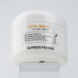 Half Club/Celler Hub_ Women's Trend Fashion Vitamin Tree Extract Cream 100ml / 하프클럽/셀러허브_여성트랜드패션비타민나무 추출물 크림 100ml