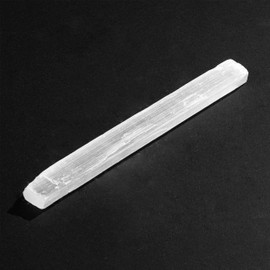 NKlaus Selenite Stick 20 x 2 x 1.5 cm - Hand Carved Selenite Stick for Meditation, Energy Work and Healing, Ideal for Cleaning Gemstones and Spiritual Decoration, Natural Calming Energy 16341