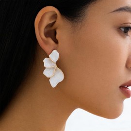 White Flower Earrings for Women Irregular Petal Earrings Floral Statement Earrings for Women