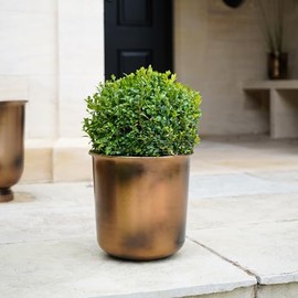 Ivyline Hampton Copper Metal Planter - UV Stable, Frost Resistant & Stylish - Decorative Lightweight Rust Proof Outdoor Flower Pot - H28cm x W27.5cm