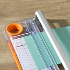 Fiskars Rotary Bypass Trimmer, Self-Sharpening Blade with Aluminum Rail, 12-Inch