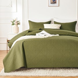 WURUIBO Olive Green Twin Quilt Bedding Set, Embossing Microfiber Bedspreads with Pillow Shams, Ligthweight Breathable Summer Coverlet, Reversible Comforter for All Season (1 Quilt, 1 Shams)