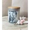 Handgemachte Kerze im Glas mit Holzdeckel und eigenem Foto schwarz