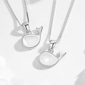 Collar de Ballenas para Mujer QWONEKOU,Collar de Beluga Perlas Nácar,Joyería de Moda - Regalo Ideal para Mujeres,Regalos Cumpleaños, San Valentin Regalos 10029