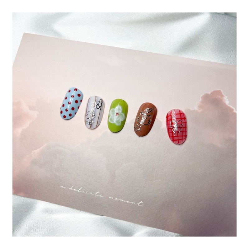 Cat, flower and checkered nail - round / 고양이와 꽃과