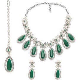 Parshwa Creation Juego de joyas de aleacin de abalorio de resina verde con colgantes de lgrima, collar de gargantilla de tono plateado, aretes y tikka, Kundan, coleccin de boda de diamantes de
