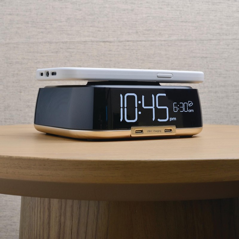 CubieTrio - Magnetic Wireless Charging Alarm Clock with Outlets and