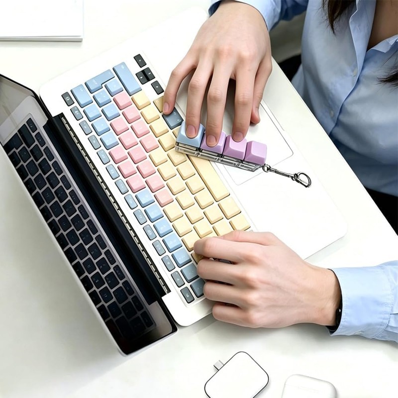 キーボード キーホルダー フィジェット 不安ストレス解消 4ボタン 指のおもちゃ 大人用 (2個入り-1)