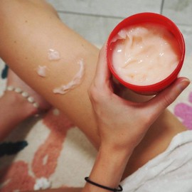 THE BODY SHOP STRAWBERRY BODY YOGURT 200ML