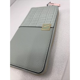 Victoria's Secret NWT Victoria's Secret Limited Edition The Victoria Zip Around Leathe Wallet $44