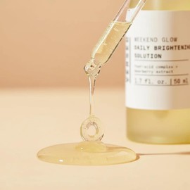 Versed Weekend Glow - Daily Brightening Solution - Tónico para Manchas, tono de piel desigual y marcas posteriores al acné.