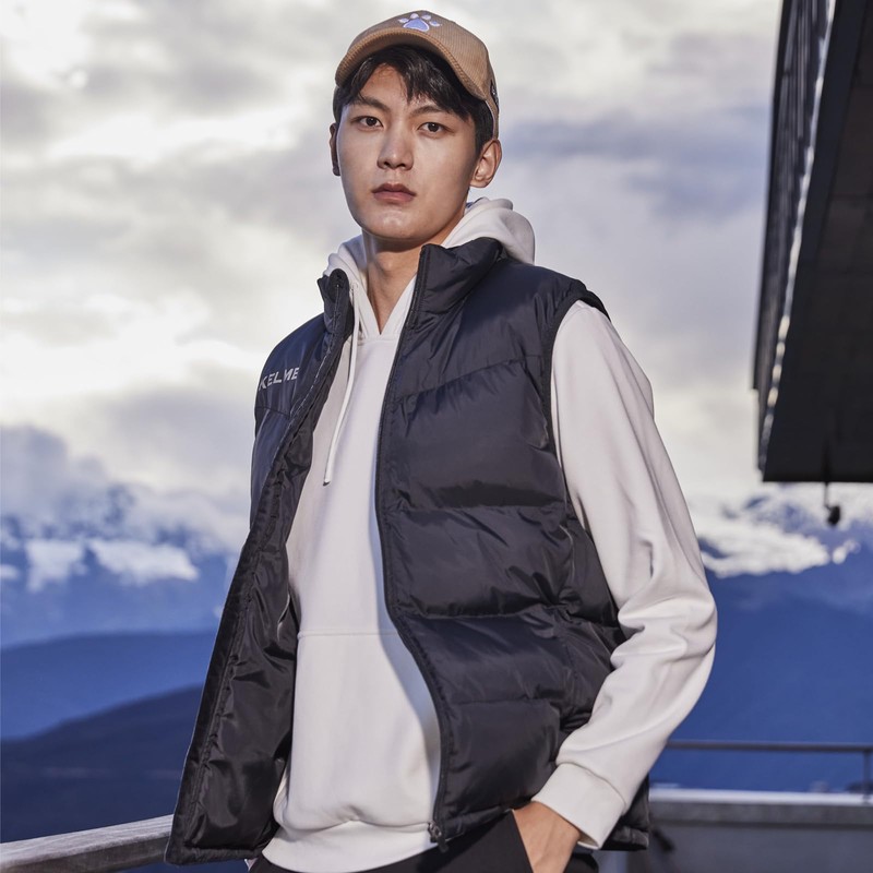 Kelme Men's Active Vest, Warm, Lightweight, Sleeveless Insulated Vest, Black