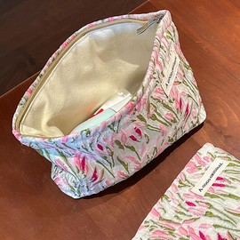 Aieino Makeup Bag Large Toiletry Bag - Floral Travel Cosmetic Bag Soft Flower Zipped Make Up Pouch Organiser Storage for Women and Girls, Pink(26cm x 19cm)