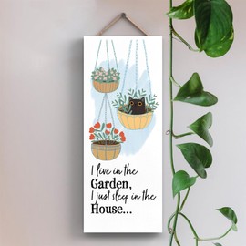 Global Designs I LIVE IN THE GARDEN CAT GARDNERS GIFT IDEA WOODEN HANGING PLAQUE