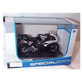 MAIST0 H0NDA CBR 1000RR Black & White Motorcycle 1:18 scale diecast model