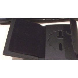 New York/New Jersey Police-Style-Lieutenant Recessed Badge Cut-Out Snap Wallet