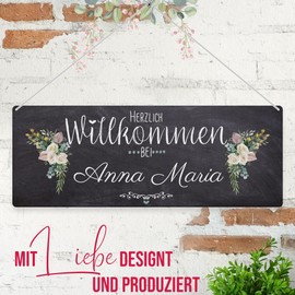 PR Print Royal Front Door Sign with Name – Herzlich Willkommen bei – Metal Sign with Surname Personalising, Outdoor Sign Made of Aluminium, Weatherproof, Flower Motif, 24 x 9 cm