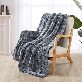 BYTIDE Luxurious Faux Fur Throw Blanket Reversible to Cozy Velvet, Bluish Grey with White Tips, 595GSM Soft Fuzzy Fluffy Plush Furry Warm Blanket for Couch Bed Chair Sofa, 50"x60"