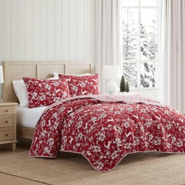 Martha Stewart - Queen Quilt Set, Classic Quilted Bedding, Lightweight, Incredibly Soft & Wrinkle Resistant Quilt with Matching Pillowcases, 3 Piece Bed Set (Dancing Deer Red)