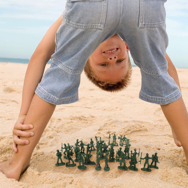 100 Piece World War II Plastic Toy Soldiers Traditional Green