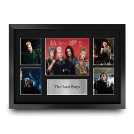 HWC Trading The Lost Boys Geschenke Geducktes Signiertes Autogramm Präsentationsdisplay für Fans von Film Memorabilien - A3 Gerahmt