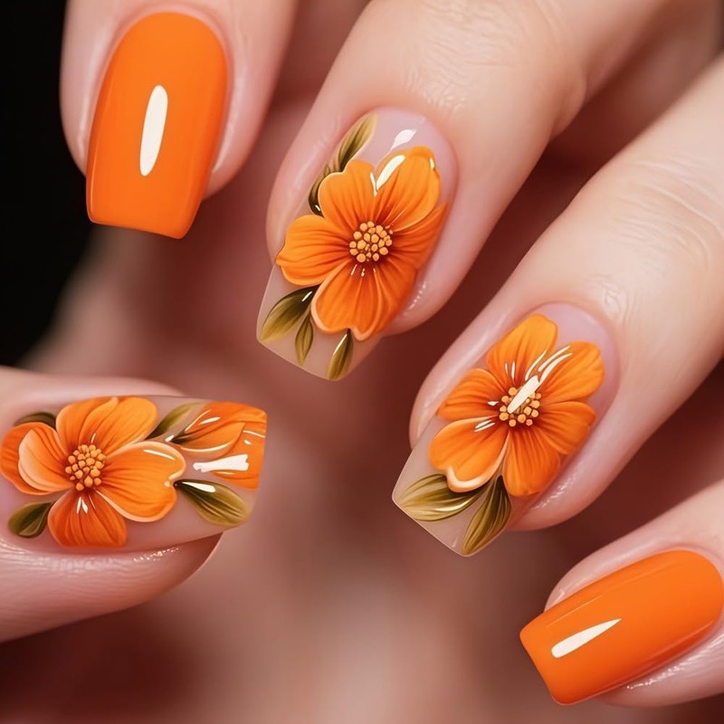 Uñas postizas cortas cuadradas con estampado floral naranja para verano,