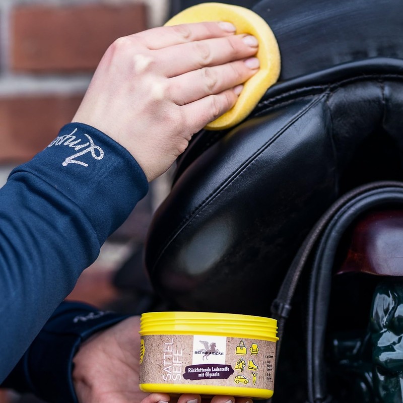 B&E saddle soap with sponge., 250 ml