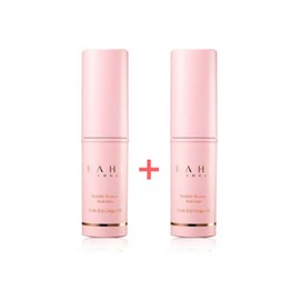 WHERE 1+1 Beauty Kahi applying Gahi Multibalm Wrinkle Bounce Wrinkle Care Stick / 1+1 가히 멀티밤 링클바운스 주름케어 스틱 바르는 뷰티 가희