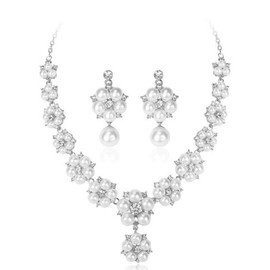 Hanaoops Schmuckset für Damen Perlenkette Ohrringe Set Strass Choker Halskette und Lange Anhänger Ohrringe Dainty Braut Perlenschmuck Frauen Geschenke Für Hochzeit Party (Silber, Einheitsgröße)