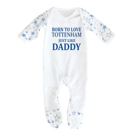 Bebe Dory Spurs Daddy Baby Sleepsuit - 'Born To Love Spurs Just Like Daddy- Soft 100% Combed Cotton Football-Themed Baby Sleepsuit for Football Fans (White/Blue Stars, 0-3 Months)