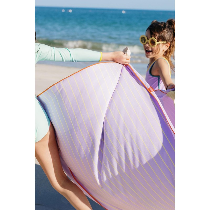 Quut Beach / Pool Towel for Kids with Game -