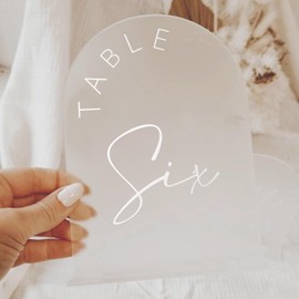 JINMURY - Números de mesa de boda con arco esmerilado 1-10 con soportes, letrero acrílico de arco esmerilado de 5 x 7 pulgadas con letras blancas, números de mesa de acrílico con arco esmerilado para