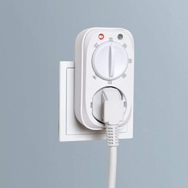 UNITEC Twilight Timer | For Indoor Use | Twilight Sensor, Countdown 2/4/6/8h, Mechanical Rotary Switch, LED Display, 230V/16A, 3680W, IP20, Increased Touch Protection, White