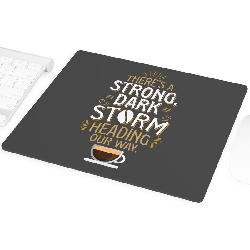 Mauspad mit Aufschrift "A Strong, Dark Storm Heading Our Way