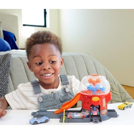 Hot Wheels Toy Car Track Set, Gumball Machine Playset with 1:64 Scale Die-Cast Donut-Shaped Vehicle & Speed Snap Track, Downtown City Candy Shop