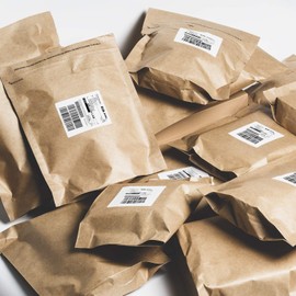 RUSPEPA Kraft Paper Poly Envelopes Mailer, Self Seal, 100% Recyclable, Reusable Packaging Great Idea for T-shirt Clothing Bag - 25 Pack, 9.3 x 13 inches