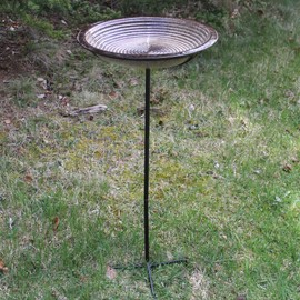 BYER OF MAINE Circles Post Bird Bath, Outdoor Garden and Patio Decor, Porcelain, Glaze Finish, Steel Mounting Post, Outside Bird Pond Fountain, 14"x14"x30", Granite