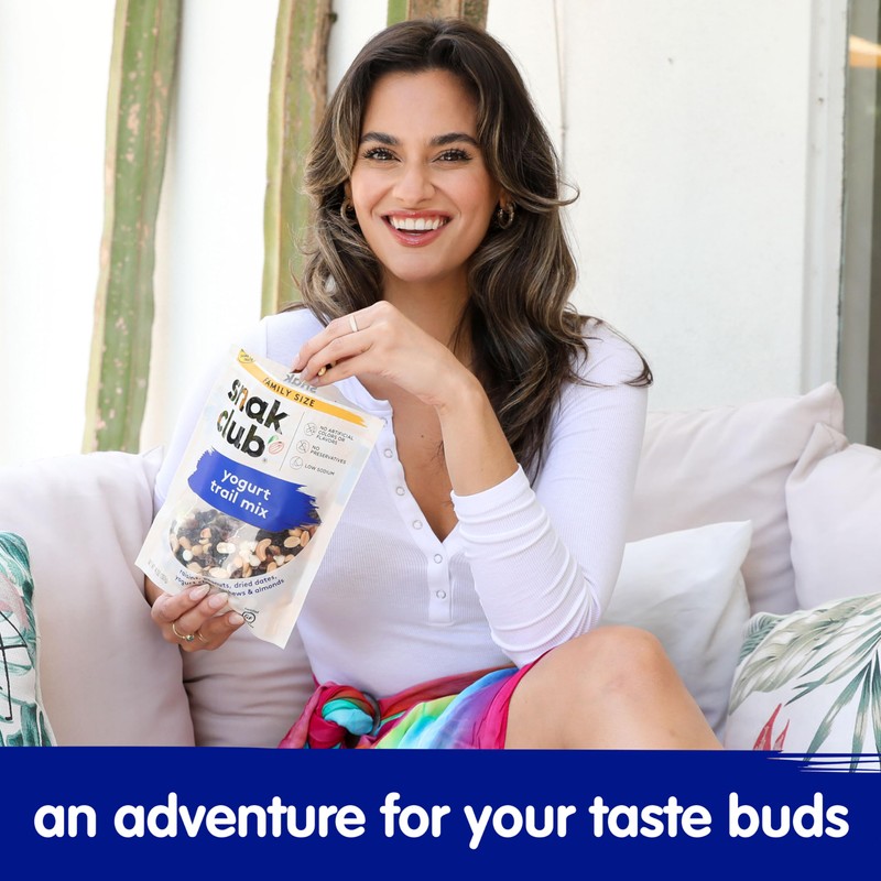 Snak Club Yogurt Trail Mix with Raisins, Peanuts, Dried Dates,