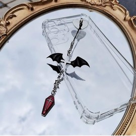 1Pc Black Winged Mobile Phone Chain Pendant,Decor,Goth Y2K Phone Charm Pendant, Kawaii-Key Chain for Bag,Cute Accessory Women Guitar Strap Lanyard Beaded Keychain Pendants,Accessories,Cell Phone Charms
