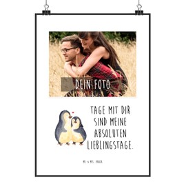 Mr. & Mrs. Panda DIN A4 Personalisiertes Foto Poster Pinguin umarmen - Geschenk, Liebe, Liebesbeweis, Liebespaar, Seevogel, Paar, Liebesgeschenk