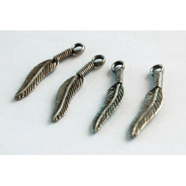 VINTAGE 4 COUNT SILVER METAL FEATHER  PENDANT BEADS 26mm SOUTHWESTERN BEADS