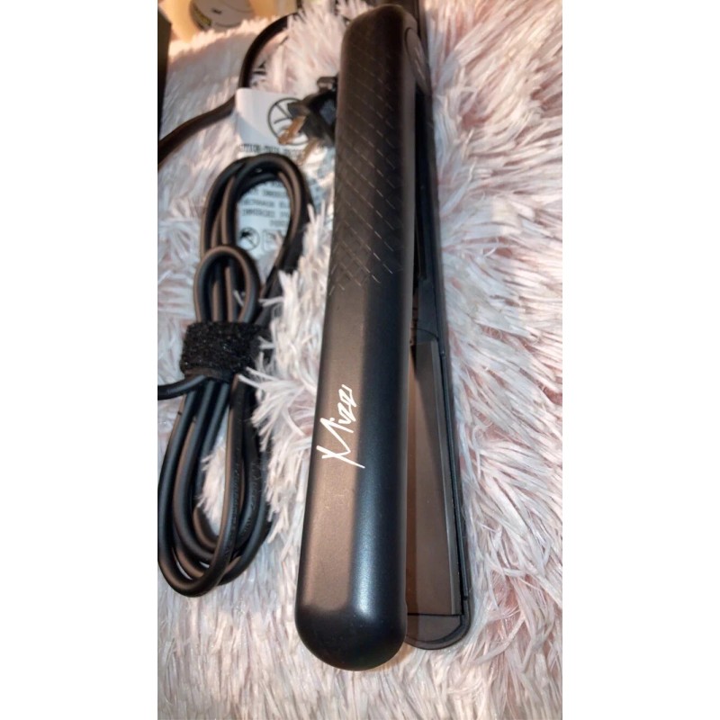 MIZZ Professional Hairstyling Straightening Iron 450 Degrees Dual Voltage Black
