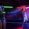2 Stück Laserschwert Kinder,Duell Lichtschwerter,7 Farben Lichtschwert und Soundeffekten，Laserschwert Duell，Star