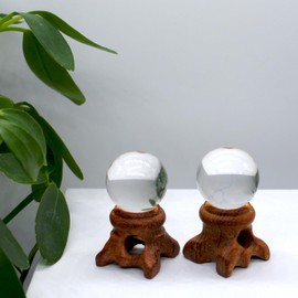[TANAKA・YA] Completely Natural Crystal Ball, Highly Transparent, Carefully Selected, High Quality, Wooden Base, Beautiful Natural Crystal, Genuine Crystal, Geishui Crystal, Home Feng Shui Classic, Mineral Specimen Ornament, Feng Shui, Healing Purificatio
