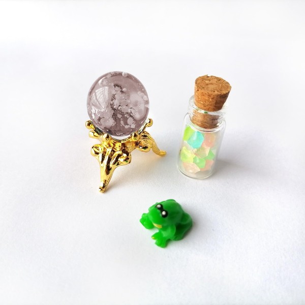 Miniature Glowing Potion Bottles, Crystal Balls & Frog Figurine, Dollhouse