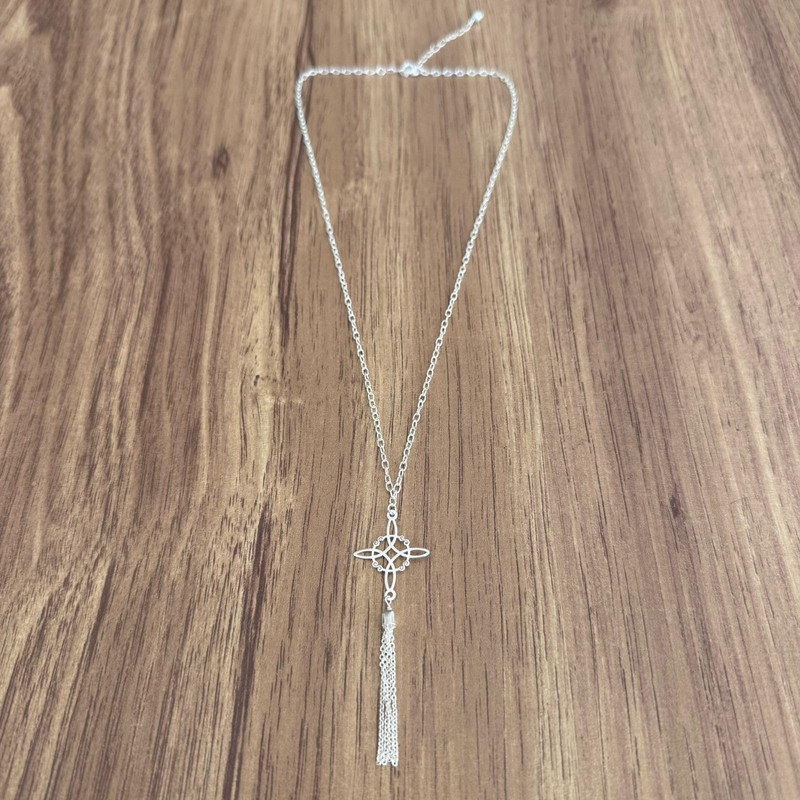 Agalea | Collar Corbatero con Dije de Nudo de Bruja