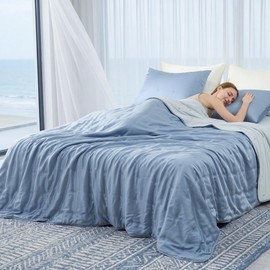 Amélie Home Cooling Comforter with Natural Tencel™ Lyocell, Cooling Blanket for Hot Sleepers, Night Sweats & Light Sleepers, Soft & Breathable Lightweight Summer Blanket, Q-Max 0.45, Queen, Blue