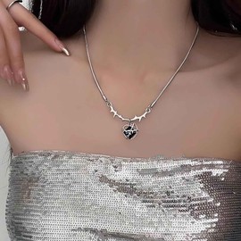 Inilbran Punk Barbed Wire Heart Pendant Necklace Vintage Hollow Heart Choker Necklace Silver Thorn Onyx Heart Necklace Gothic Zircon Heart Chain Necklace Jewelry for Women