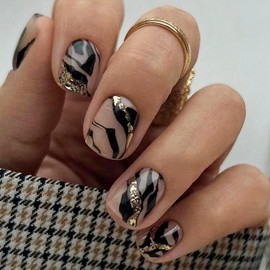 24 pcs French Press on Nails Short Square Fake Nails Black Swirl Stripe Design Acrylic Nails Squoval Artificial Glue on Nails Glossy with Gold Glitter Stick on Nails for Women Girls Nail Decoration